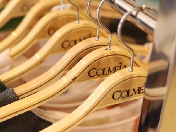 Como a Moda Colmeia Reinventa o Estilo Atacado Para Roupas Femininas?